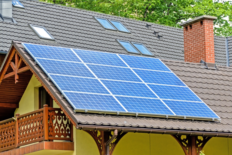 chauffagiste-EVENOS-min_solar-panels-1477987